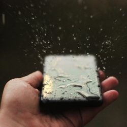 5 Tips Keringkan HP yang Basah