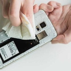 Cara Mengatasi HP Yang Mati Karena Terendam Air 1