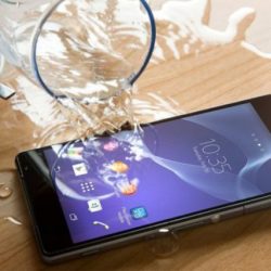 mengatasi smartphone terendam air 768x427 1