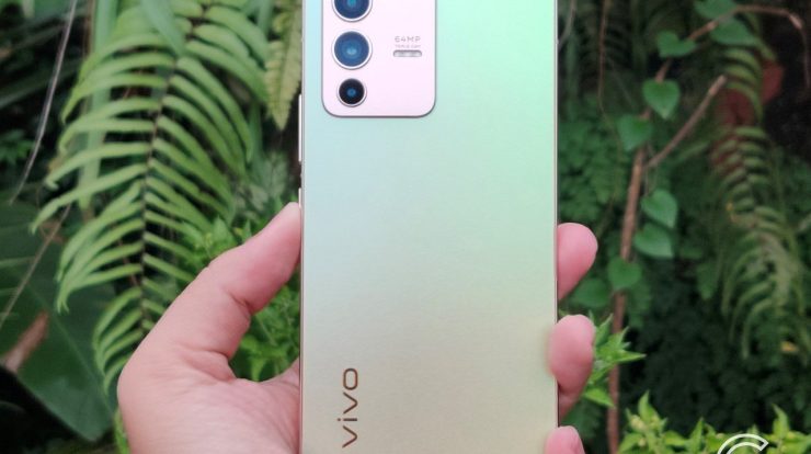 vivo V23 5G Backhandson